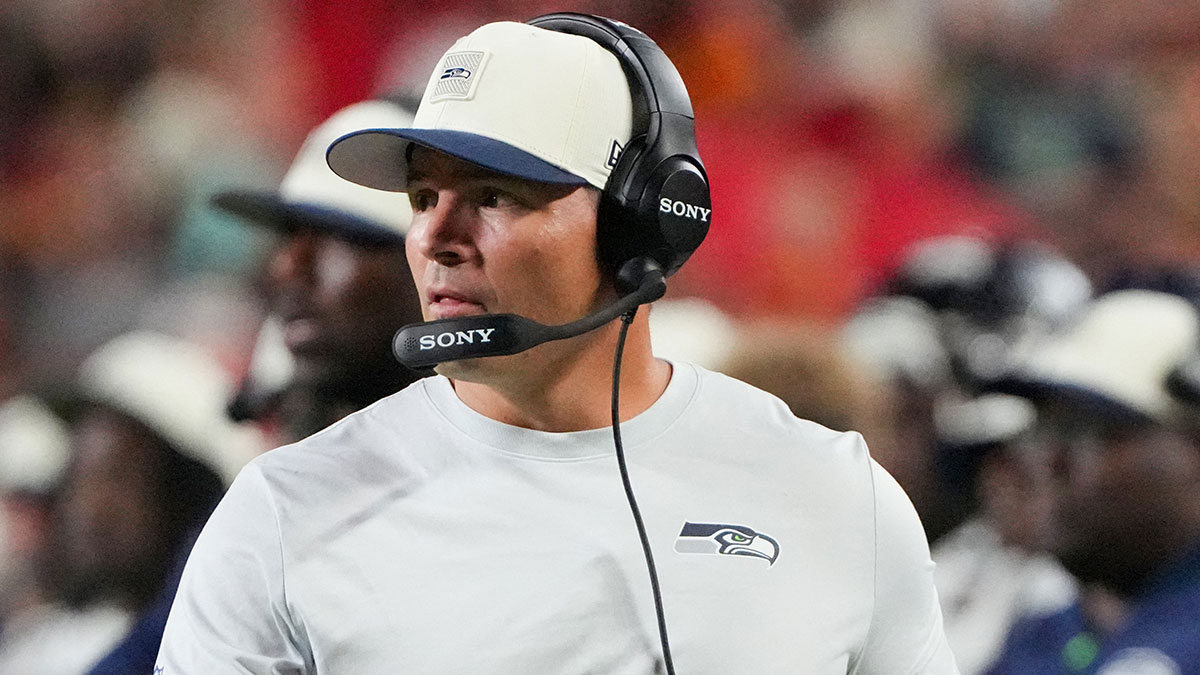 https://wp.clutchpoints.com/wp-content/uploads/2026/09/Macdonald-coaches.jpg