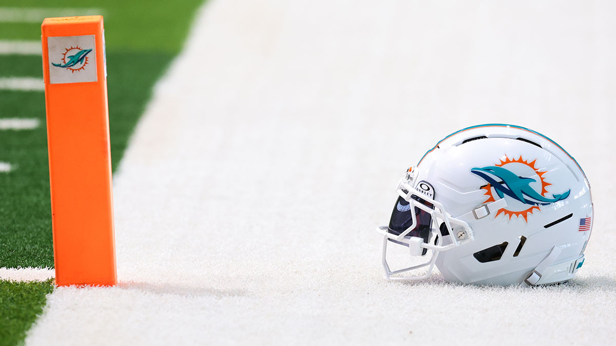 https://wp.clutchpoints.com/wp-content/uploads/2026/09/Miami-Dolphins-Helmet.jpg