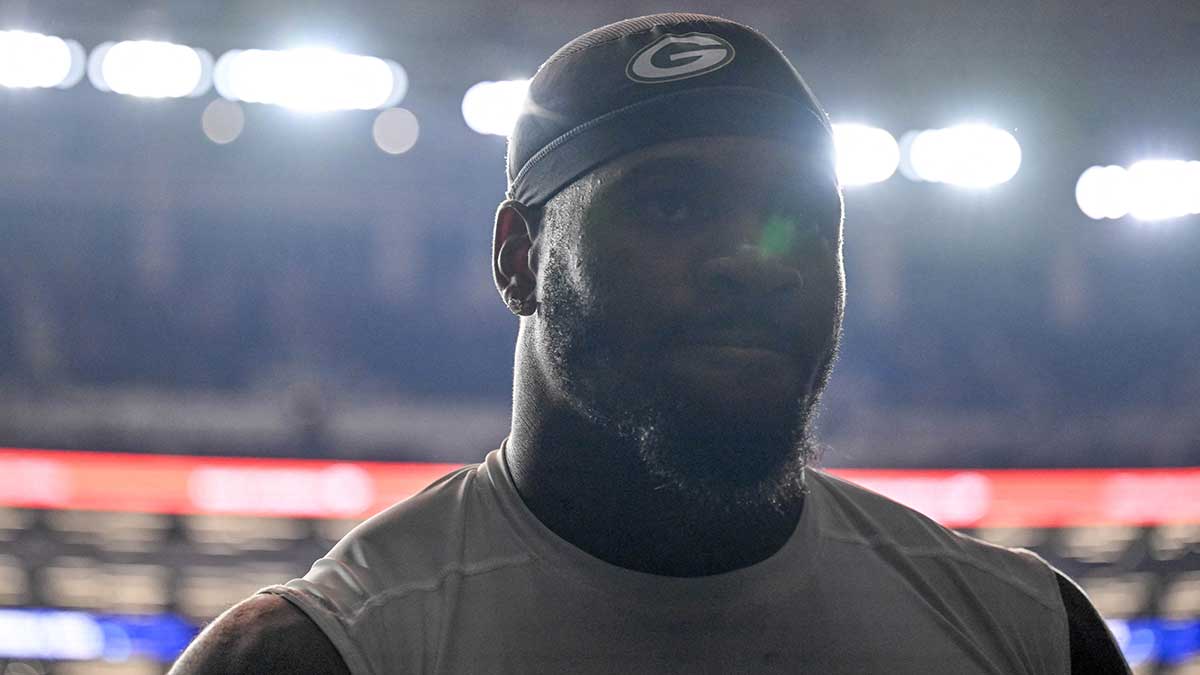 Packers’ Micah Parsons erupts with reaction after Jaxson Dart’s injury