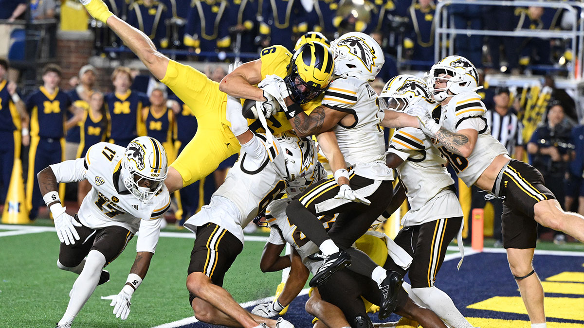 https://wp.clutchpoints.com/wp-content/uploads/2026/09/Michigan-hail-mary.jpg