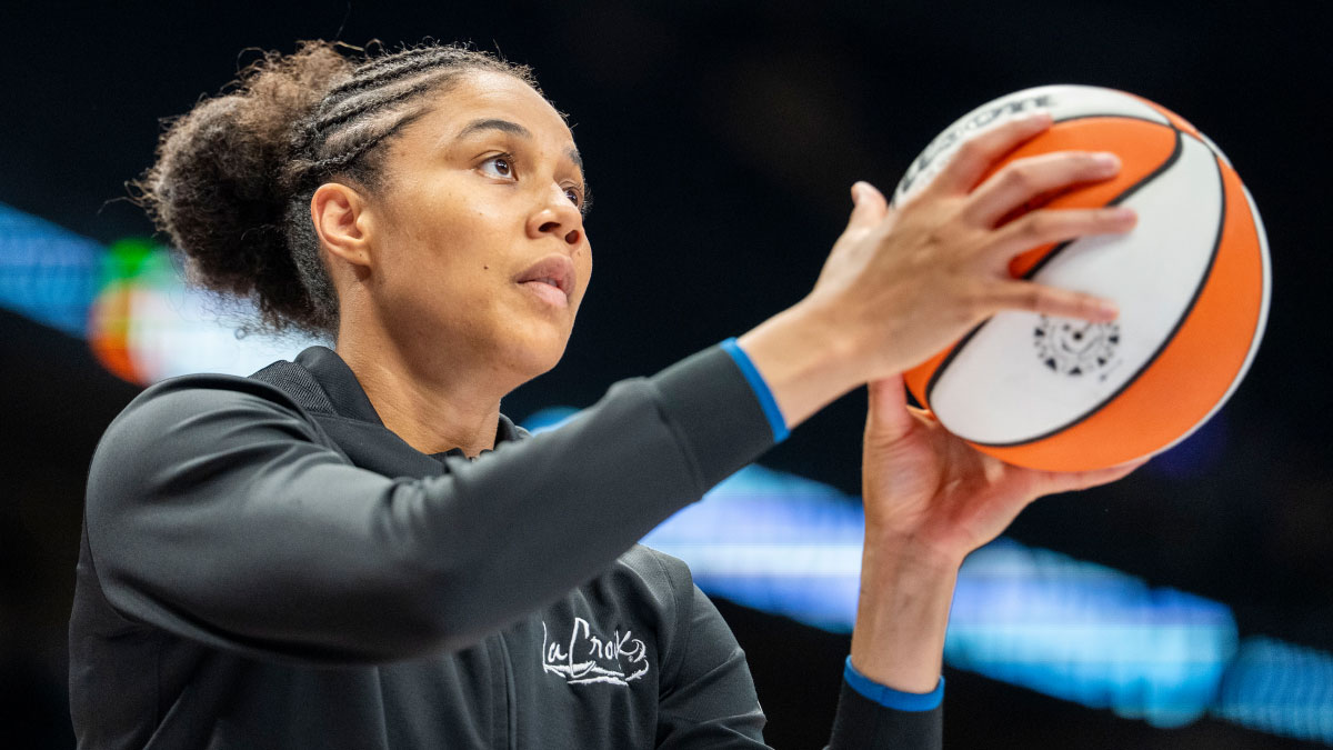 https://wp.clutchpoints.com/wp-content/uploads/2026/09/Napheesa-Collier-warming-up.jpg