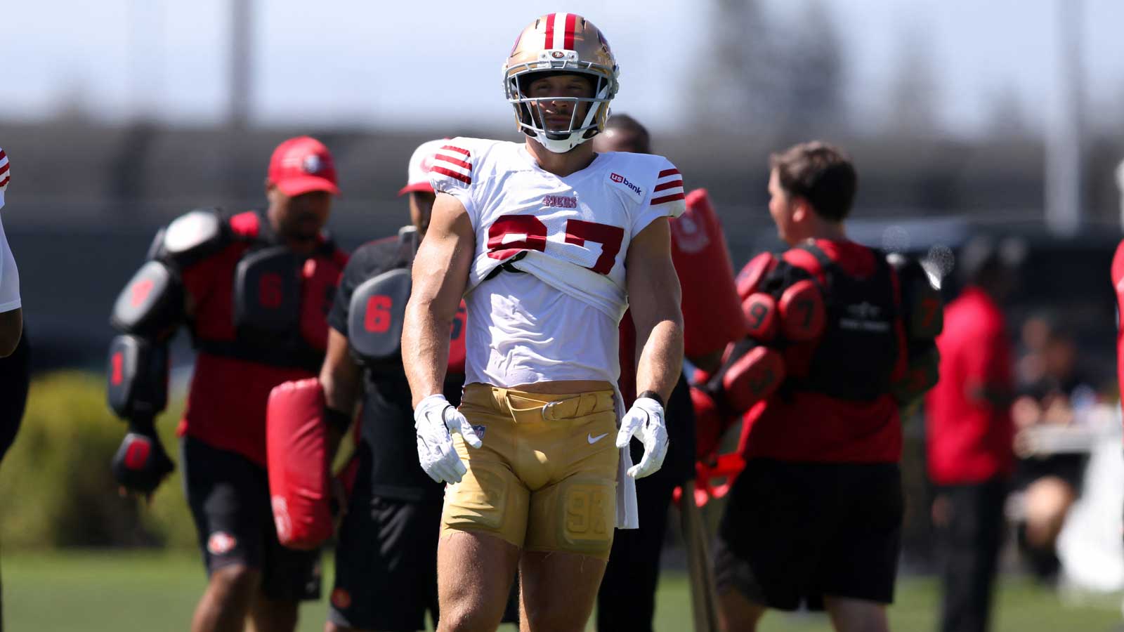 https://wp.clutchpoints.com/wp-content/uploads/2026/09/Nick-Bosa-practicing.jpg