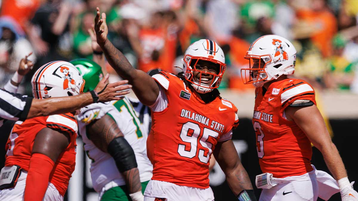 Oklahoma State shocks college football world with upset of No. 6 Oregon