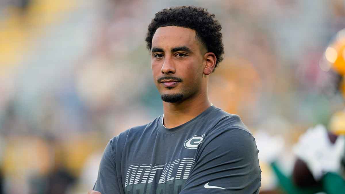 https://wp.clutchpoints.com/wp-content/uploads/2026/09/Packers-quarterback-Jordan-Love-10-looks-on.jpg