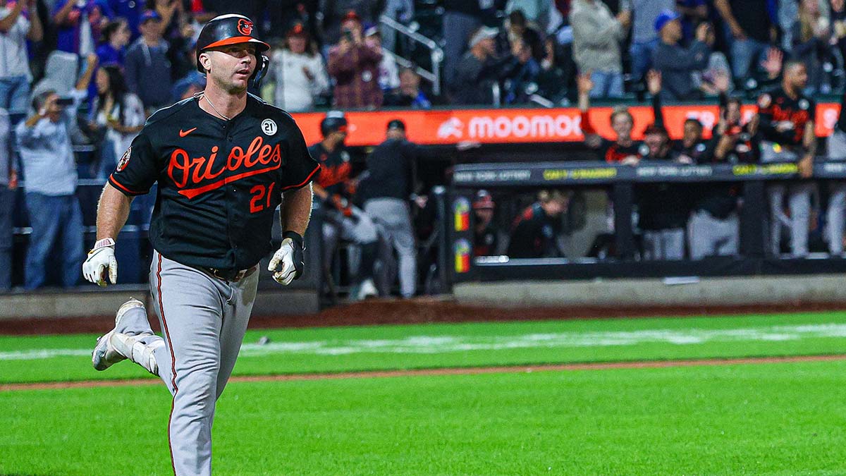 https://wp.clutchpoints.com/wp-content/uploads/2026/09/Pete-Alonso-shares-special-moment-with-NY-fans-who-caught-his-300th-home-run.jpg