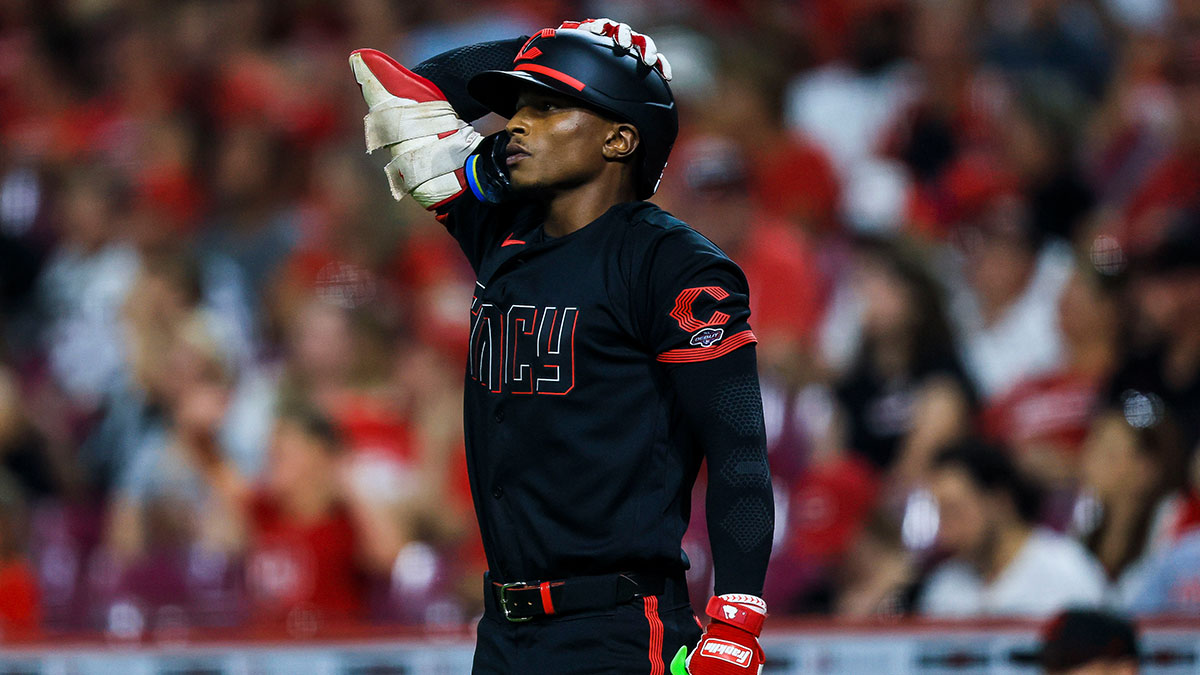 Reds’ Carlos Jorge steals Dodgers’ Will Smith home run with insane catch