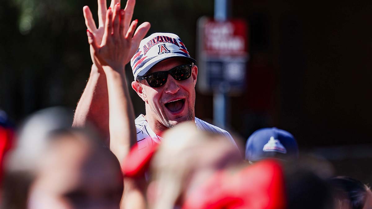 https://wp.clutchpoints.com/wp-content/uploads/2026/09/Rob-Gronkowskis-blunt-2026-take-will-not-sit-well-with-Chicago-fans.jpg
