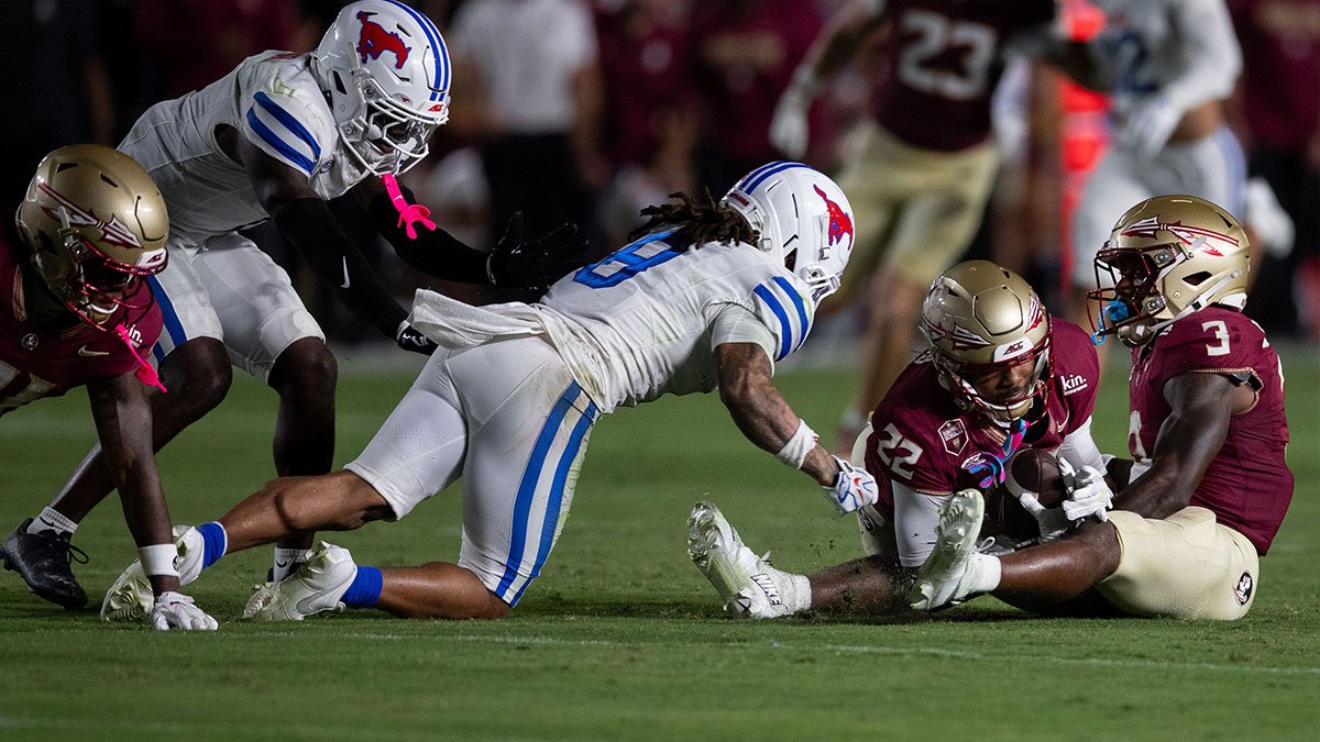 https://wp.clutchpoints.com/wp-content/uploads/2026/09/SMU-football-players-against-Florida-State.jpg