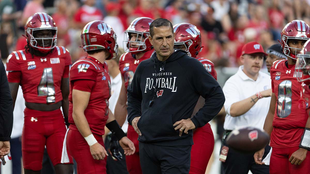 Watch Wisconsin punter steal show with laser accurate punt