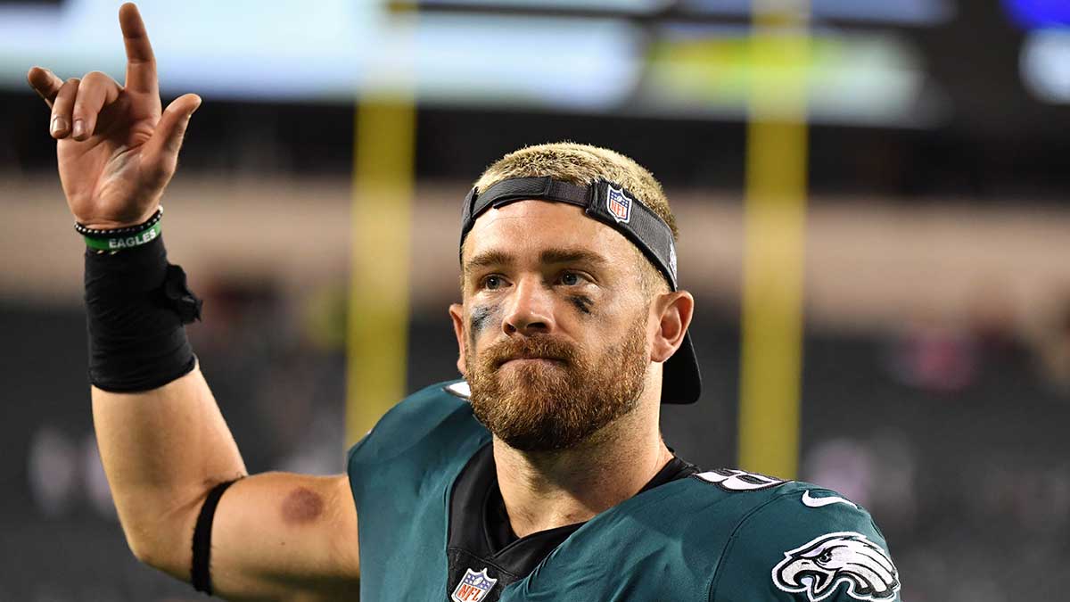 Zach Ertz’s first Eagles catch since 2021 has fans going bonkers
