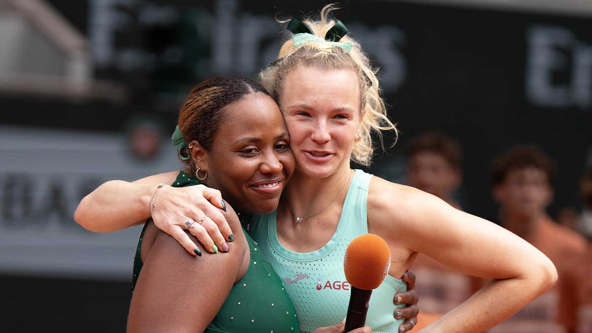 https://wp.clutchpoints.com/wp-content/uploads/2026/09/katerina-Siniakova-embraces-doubles-partner-Taylor-Townsend.jpg