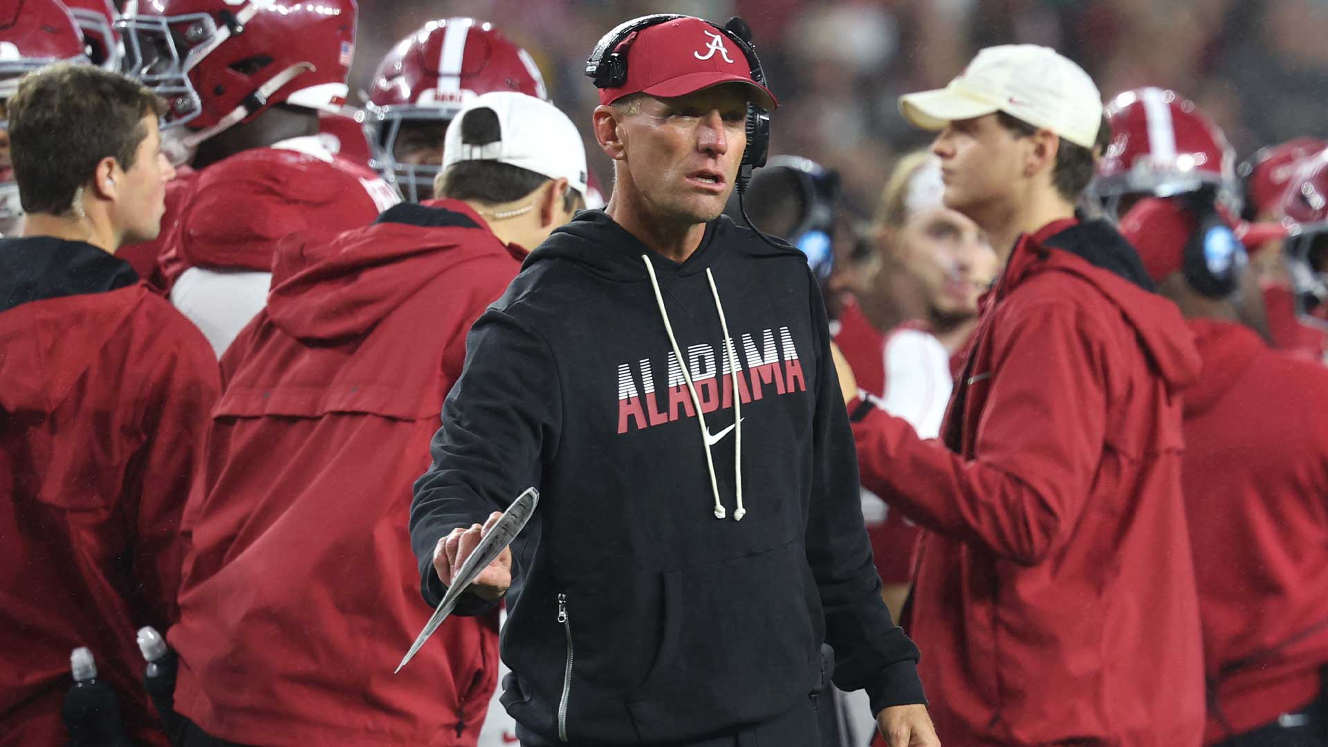 https://wp.clutchpoints.com/wp-content/uploads/2026/10/Alabama-football-news-Kalen-DeBoer-sends-7-word-mic-drop-to-Crimson-Tide-on-bouncing-back-vs.-Tennessee.jpg