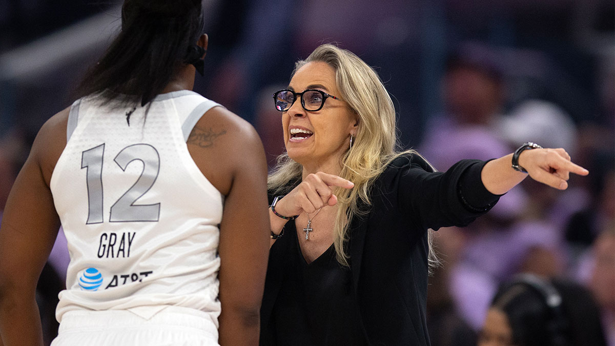https://wp.clutchpoints.com/wp-content/uploads/2026/10/Becky-Hammon-talks-to-Chelsea-Gray.jpg