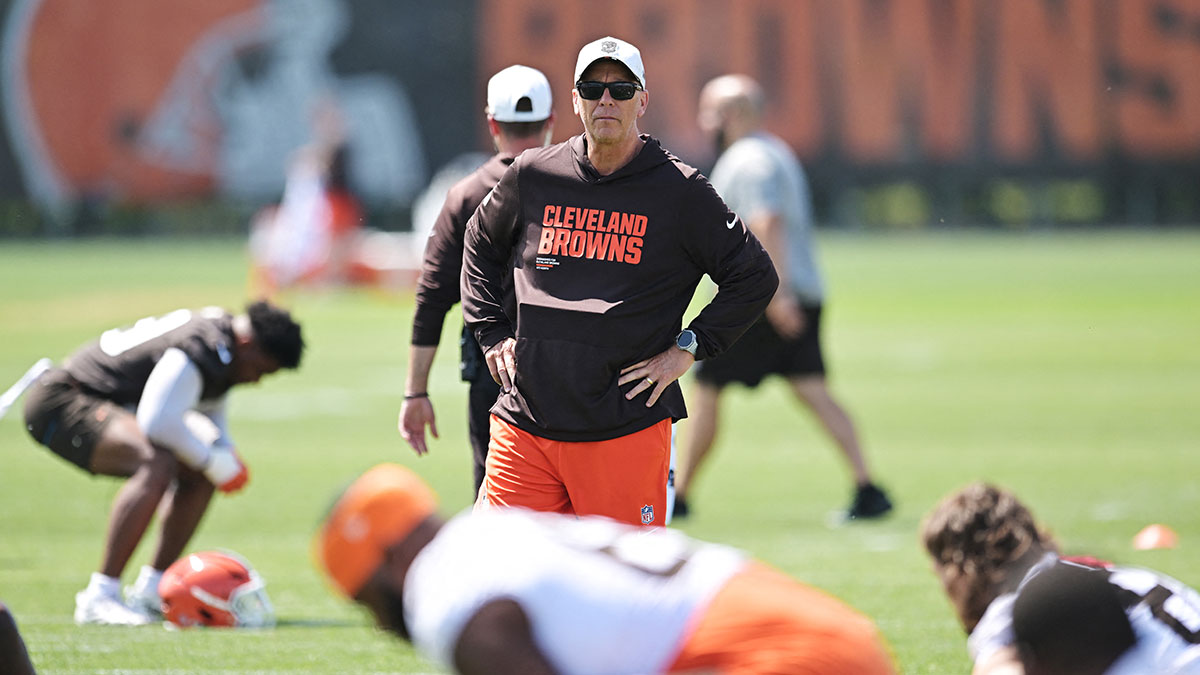 https://wp.clutchpoints.com/wp-content/uploads/2026/10/Browns-head-coach-Todd-Monken-watches.jpg