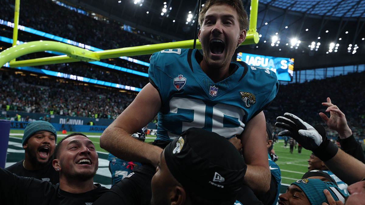 Jacksonville Jaguars kicker Cam Little (39) celebrates with teammates after kicking the game winning field goal to defeat the Philadelphia Eagles at Tottenham Hotspur Stadium