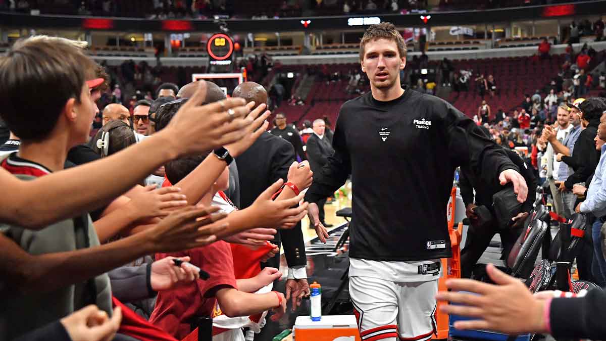 Matas Buzelis exits Bulls/Grizzlies clash with right ankle injury