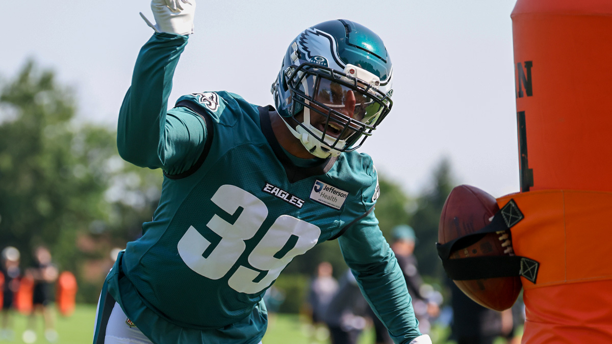 Philadelphia Eagles running back Dameon Pierce (39) runs drills at Jefferson Health Training Complex.