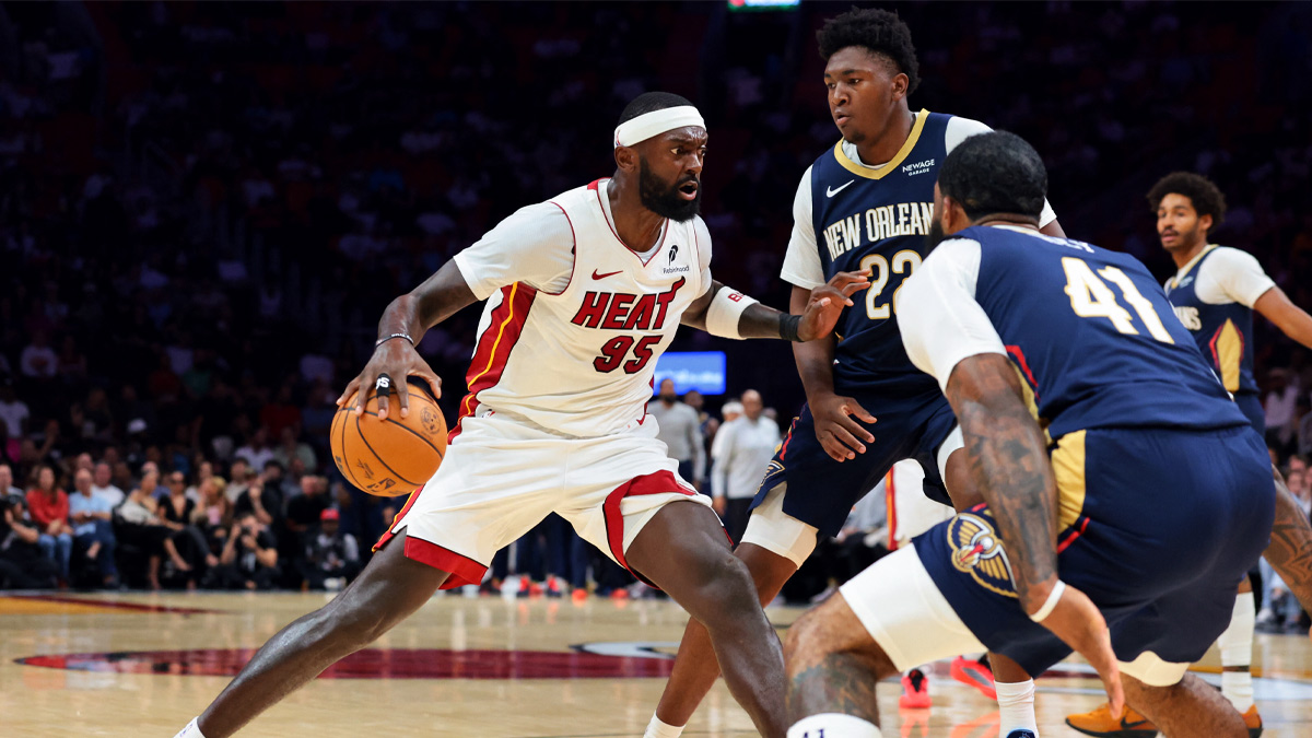 Miami Heat forward Bobby Portis (95) drives to the basket against New Orleans Pelicans center Derik Queen (22) and guard Saddiq Bey (41) during the first quarter at Kaseya Center.
