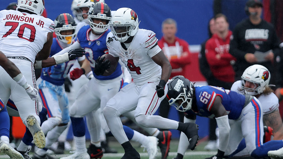 https://wp.clutchpoints.com/wp-content/uploads/2026/10/Jeremiyah-Love-runs-with-the-ball-against-the-New-York-Giants.jpg