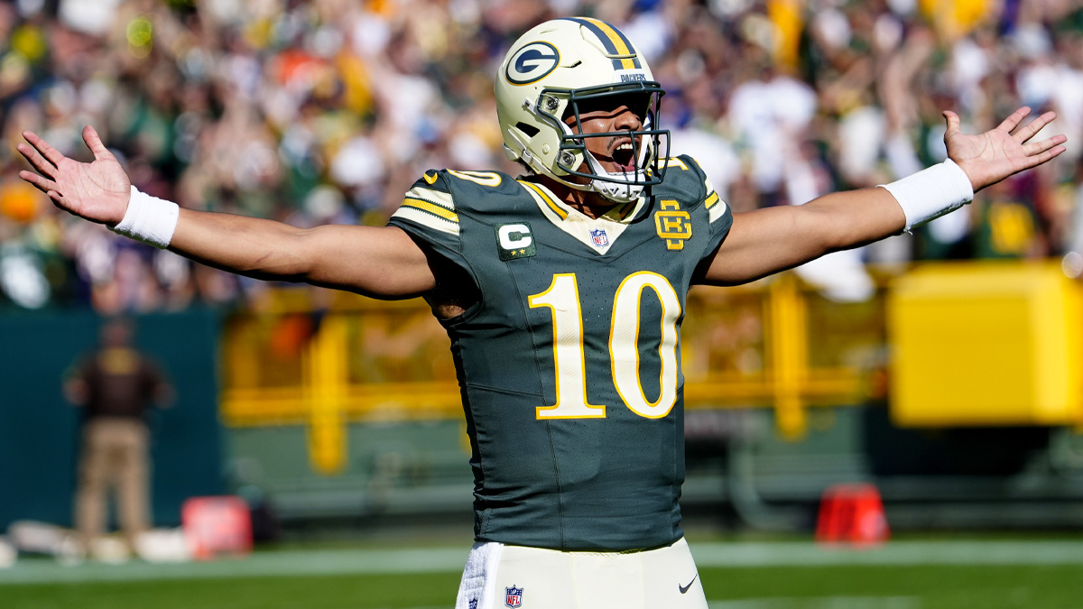 Green Bay Packers quarterback Jordan Love (10) celebrate thier win against the Chicago Bears duringthe game at Lambeau Field.