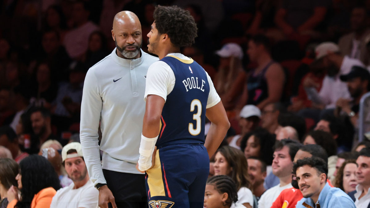 New Orleans Pelicans head coach Jamahl Mosley speaks to guard Jordan Poole (3) during the first quarter against the Miami Heat at Kaseya Center.
