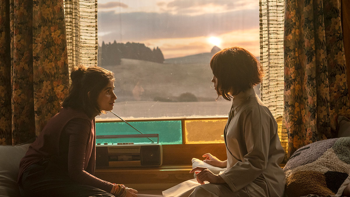 Mia Tharia and Jenna Ortega as Josie and Klara in Klara and the Sun.