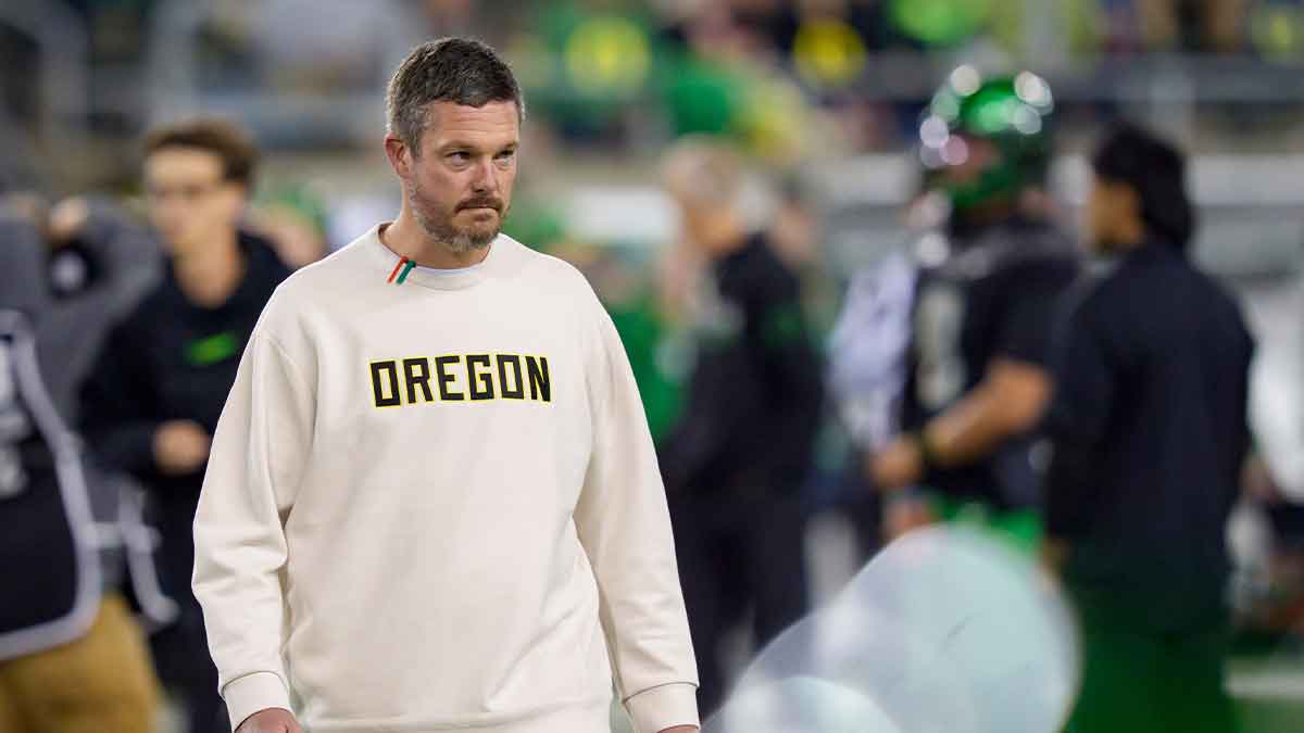 Oregon’s Dan Lanning has Ducks fans questioning future of program after pathetic loss to Illinois