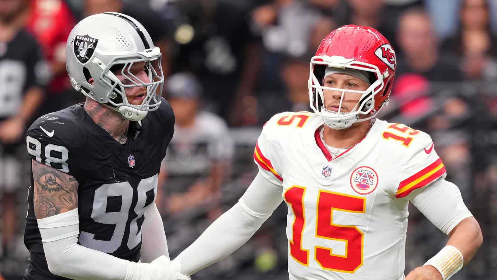 https://wp.clutchpoints.com/wp-content/uploads/2026/10/Maxx-Crosby-Patrick-Mahomes.jpg