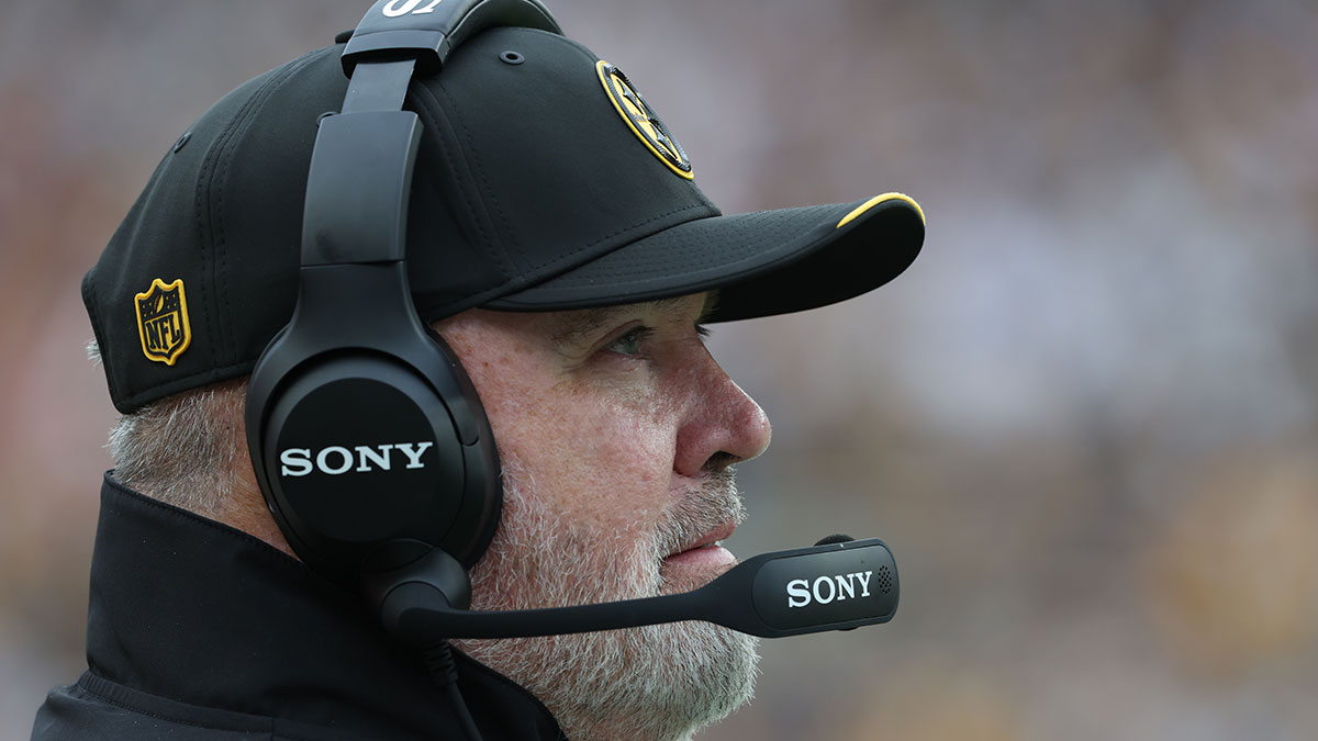 Steelers’ Mike McCarthy makes eye-opening take on NSFW interaction with Aaron Rodgers
