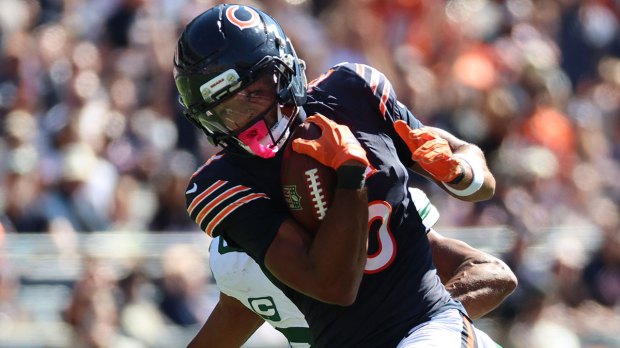 Chicago Bears wide receiver Rome Odunze (15) makes a catch against the New York Jets during the second quarter at Soldier Field.