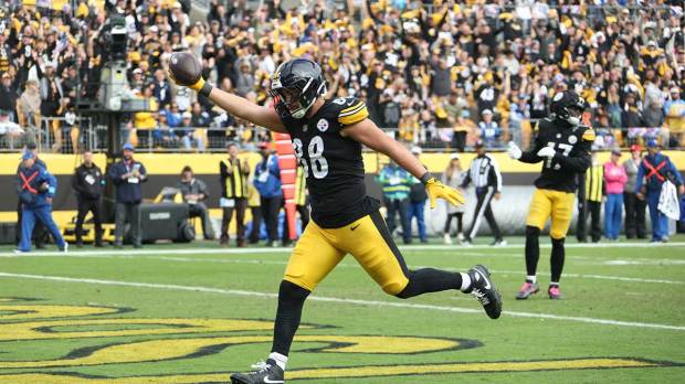 Pittsburgh Steelers tight end Pat Freiermuth (88) scores a touchdown during the fourth quarter against the Indianapolis Colts at Acrisure Stadium.