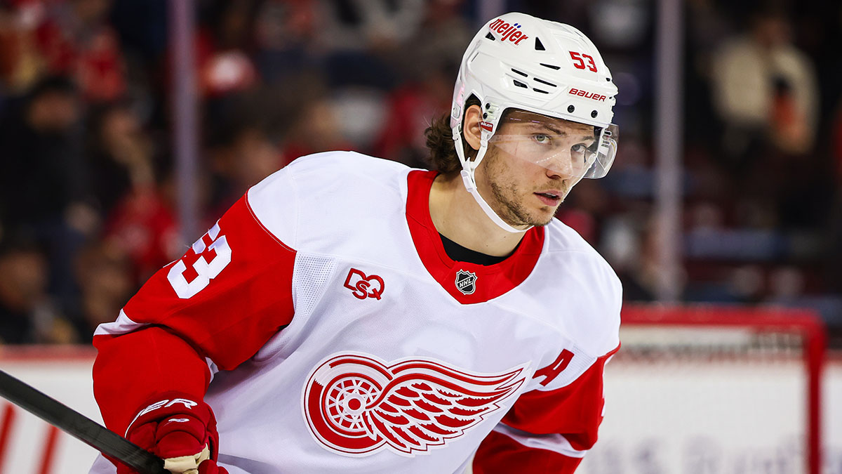 https://wp.clutchpoints.com/wp-content/uploads/2026/10/Red-Wings-Moritz-Seider-puts-Connor-McDavid-in-a-box-during-crucial-shift.jpg
