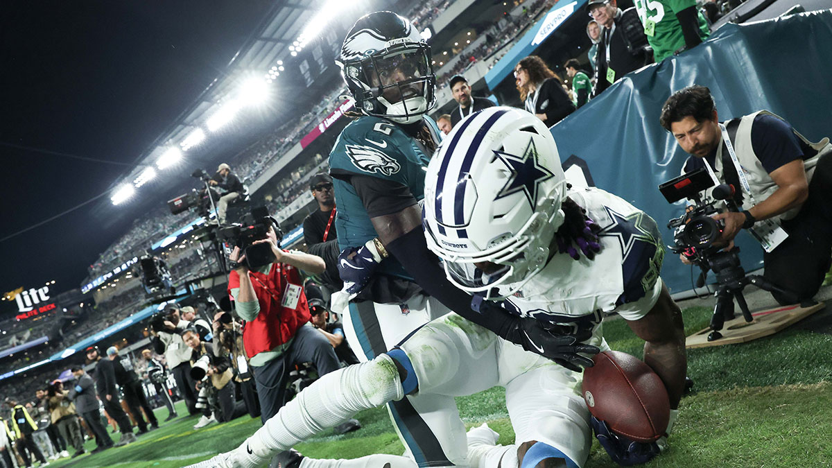 Dallas Cowboys wide receiver CeeDee Lamb (88) scores a touchdown against Philadelphia Eagles cornerback Riq Woolen (2) during the third quarter at Lincoln Financial Field.
