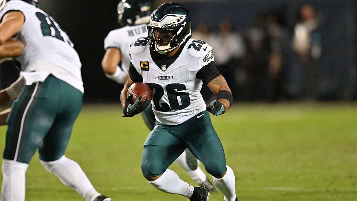 https://wp.clutchpoints.com/wp-content/uploads/2026/10/Running-back-Saquon-Barkley-26-runs-against-the-Chicago-Bears-during-the-first-half-at-Soldier-Field.jpg