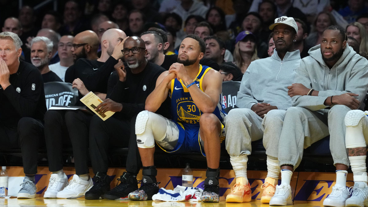 Golden State Warriors guard Stephen Curry (30) watches from the bench against the Los Angeles Lakers in the second half at the Crypto.com Arena.