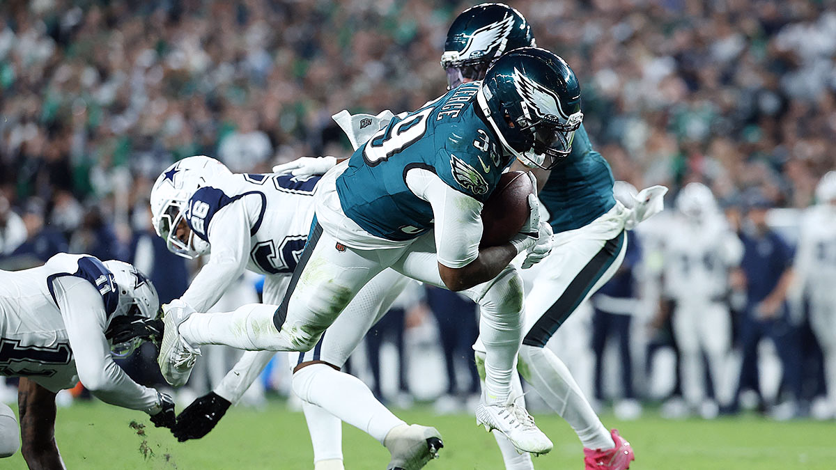 Eagles place Dameon Pierce on IR, signs ex-Cowboys rusher to active roster